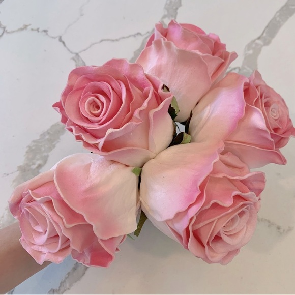 5 Pink Ombré Realistic Look Soft Touch Roses - Picture 1 of 2